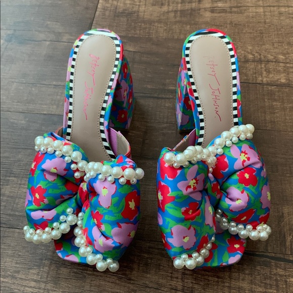 Betsy Johnson Maccie platform sandal - Picture 3 of 10